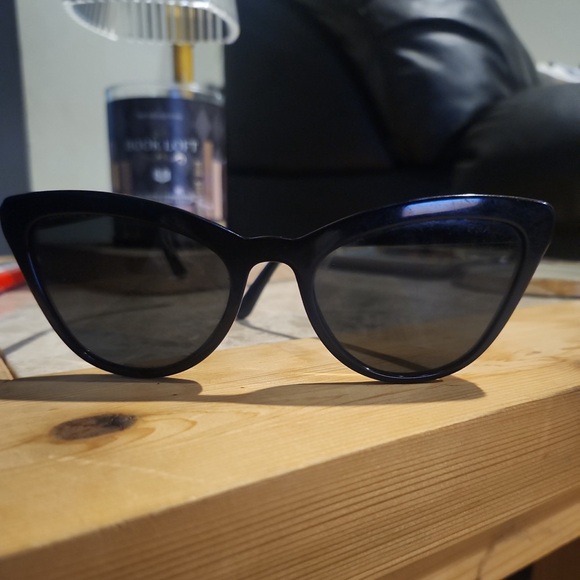 PRADA Stylish Black Cat-Eye Sunglasses - Picture 1 of 7